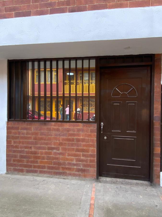 Apartaestudio pequeño privado cerca al aeropuerto Bogotá Exterior foto
